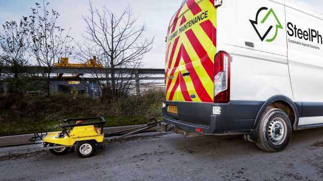 SteelPhalt_SteelFlow_lorry_laying_road